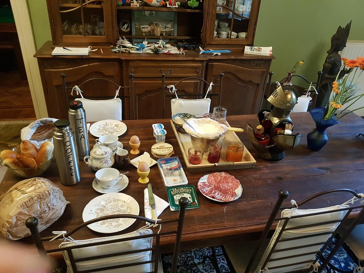 Chateau Lambert Moulinsart Hotel, Shuttle Airport, Long Term Parking, Snooker, Large Terrasse, Dinner, Breakfast Charleroi Bagian luar foto