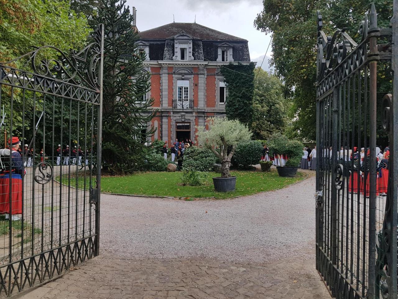 Chateau Lambert Moulinsart Hotel, Shuttle Airport, Long Term Parking, Snooker, Large Terrasse, Dinner, Breakfast Charleroi Bagian luar foto