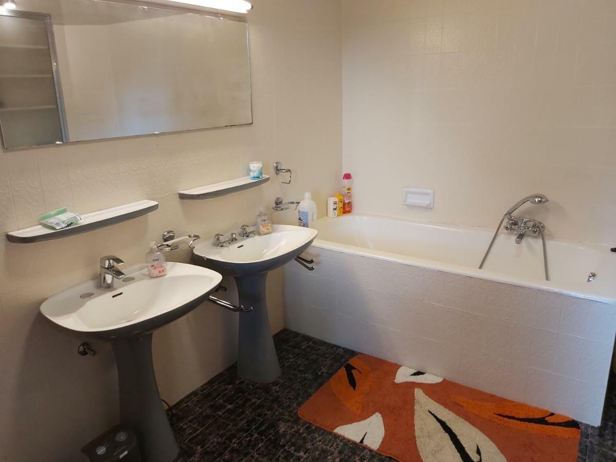 Chateau Lambert Moulinsart Hotel, Shuttle Airport, Long Term Parking, Snooker, Large Terrasse, Dinner, Breakfast Charleroi Bagian luar foto